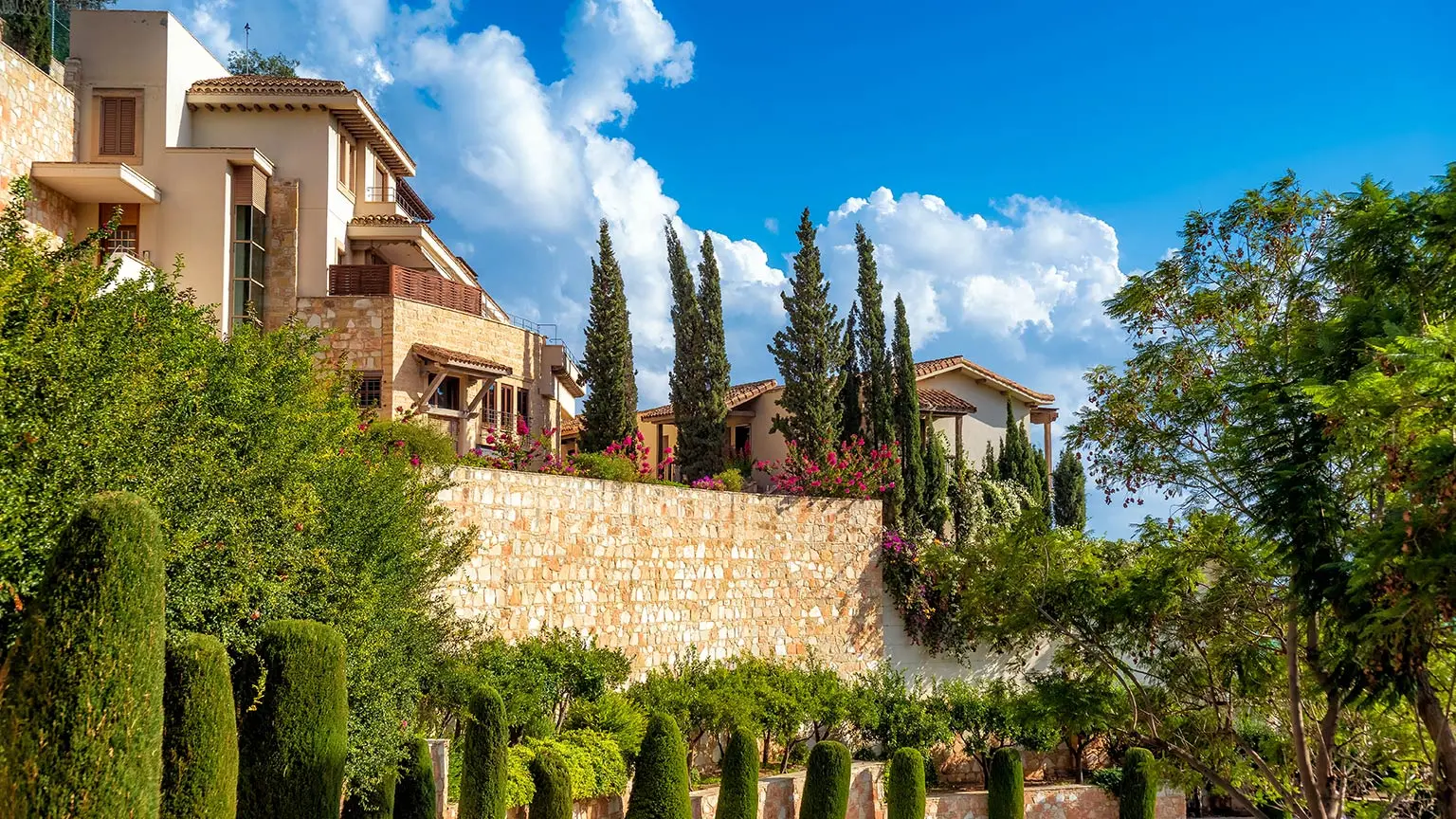 Buying Property in Cyprus for Canadian Citizens: Hinode’s Step-by-Step Guide for a Smooth Process
